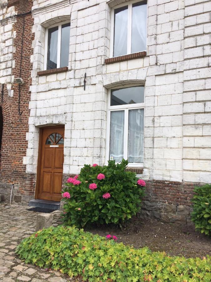 Le Chateau De Bed & Breakfast Penin